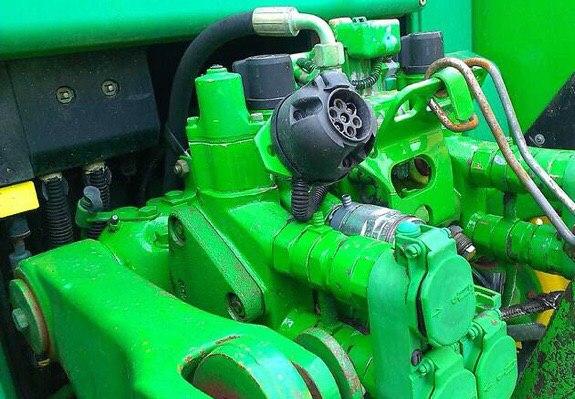 Трактор John Deere 2004 